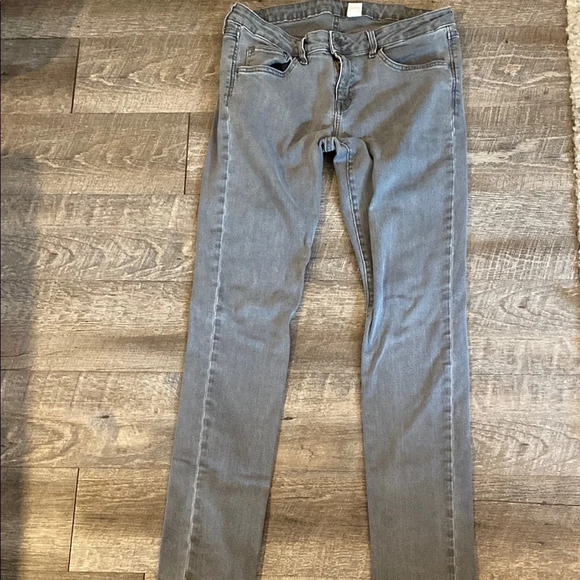 Gray Skinny Jeans with Distressed Details - Picture 4 of 8